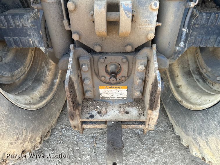 image for item DX0608 Ford New Holland 8970 MFWD tractor