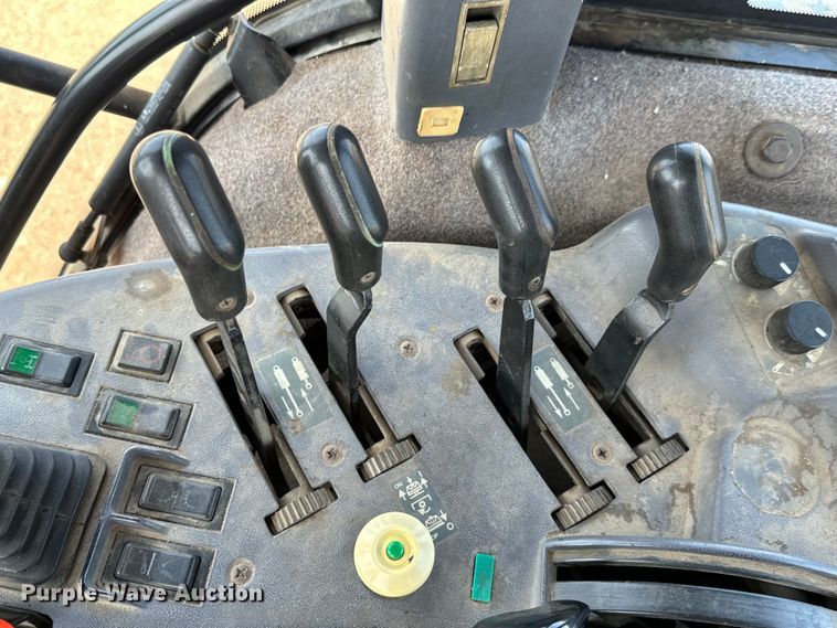 image for item DX0608 Ford New Holland 8970 MFWD tractor