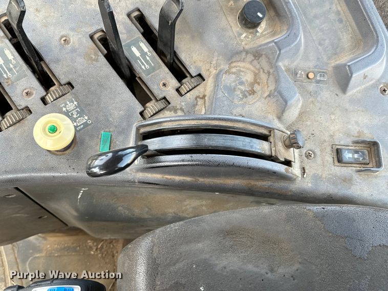 image for item DX0608 Ford New Holland 8970 MFWD tractor