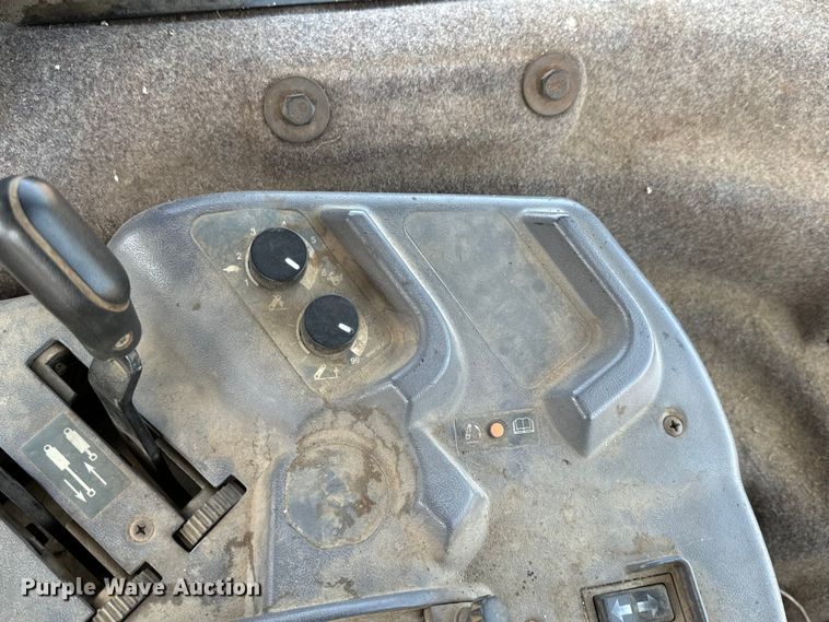 image for item DX0608 Ford New Holland 8970 MFWD tractor