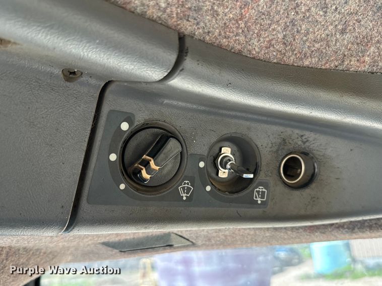 image for item DX0608 Ford New Holland 8970 MFWD tractor