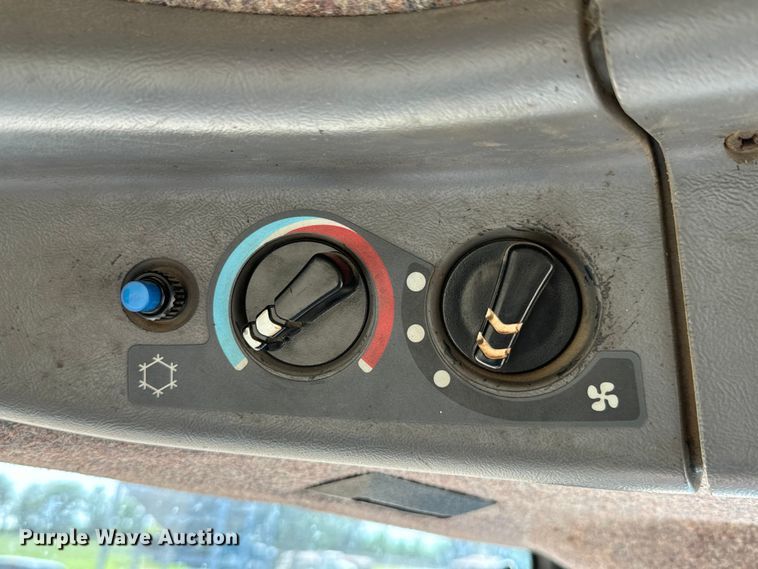 image for item DX0608 Ford New Holland 8970 MFWD tractor