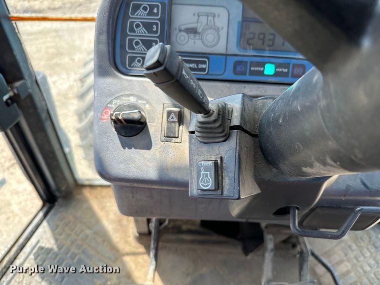 image for item DX0608 Ford New Holland 8970 MFWD tractor