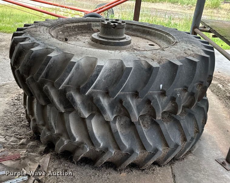 image for item DX0608 Ford New Holland 8970 MFWD tractor