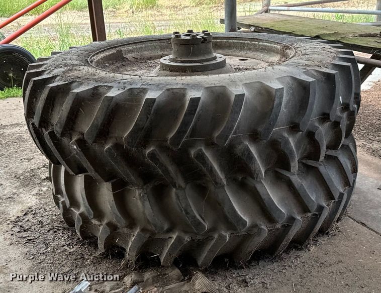 image for item DX0608 Ford New Holland 8970 MFWD tractor