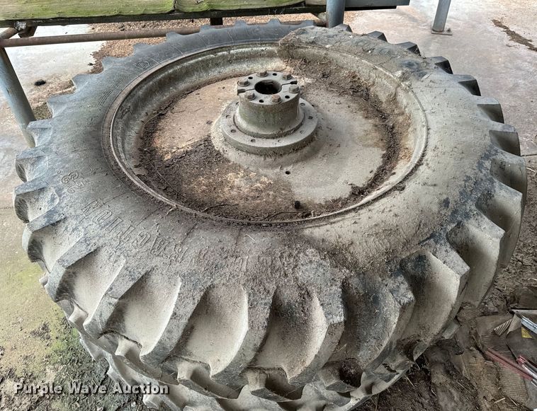 image for item DX0608 Ford New Holland 8970 MFWD tractor