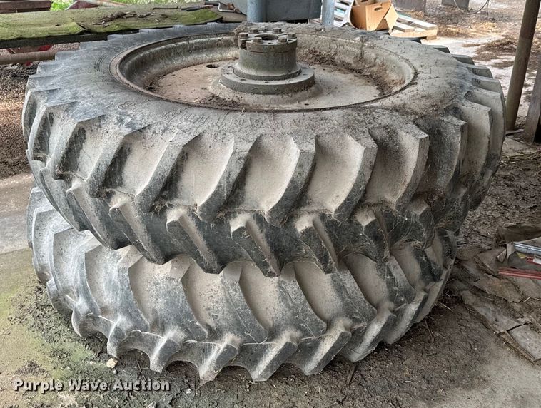 image for item DX0608 Ford New Holland 8970 MFWD tractor