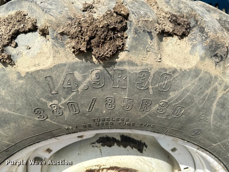 image for item DX0608 Ford New Holland 8970 MFWD tractor