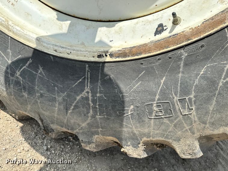 image for item DX0608 Ford New Holland 8970 MFWD tractor