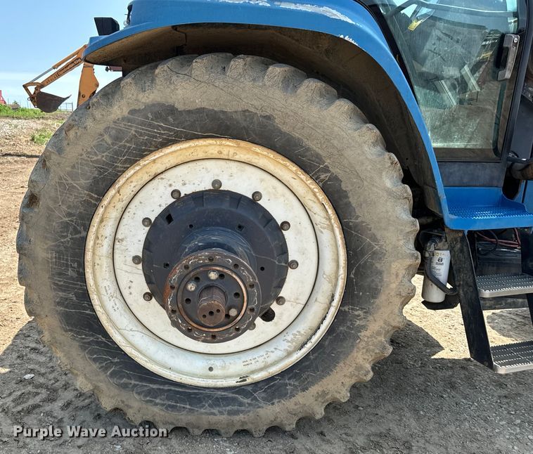 image for item DX0608 Ford New Holland 8970 MFWD tractor