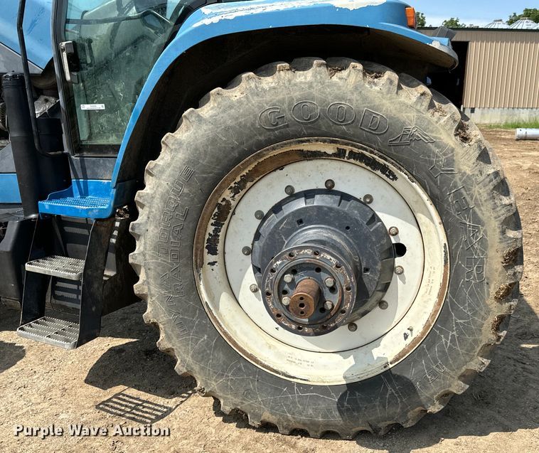 image for item DX0608 Ford New Holland 8970 MFWD tractor