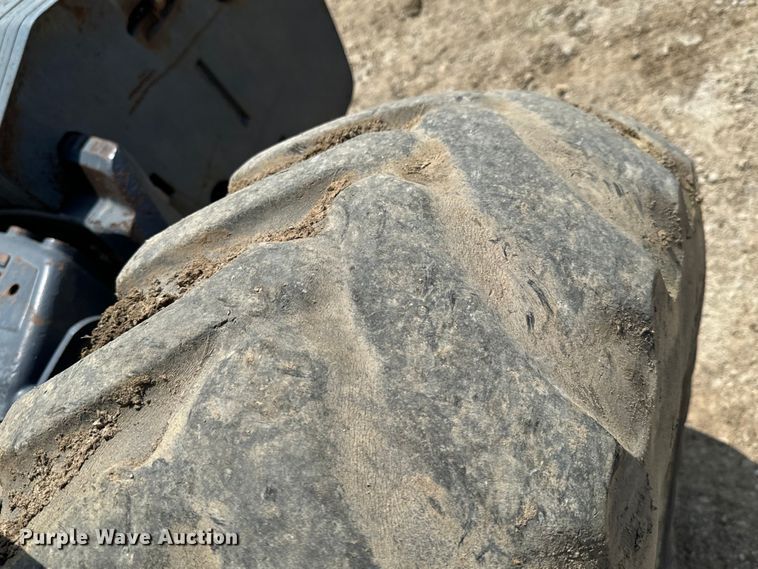 image for item DX0608 Ford New Holland 8970 MFWD tractor