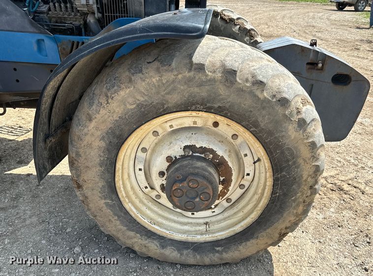 image for item DX0608 Ford New Holland 8970 MFWD tractor