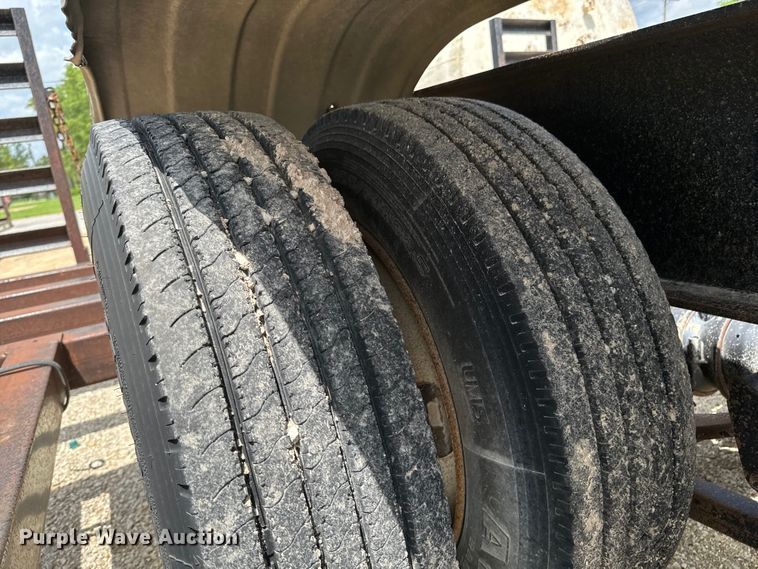 image for item DX0615 2006 Neville Built equipment trailer