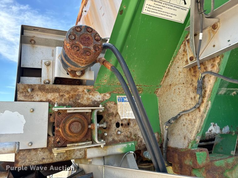 image for item EH6822 2012 John Deere 4940 spreader
