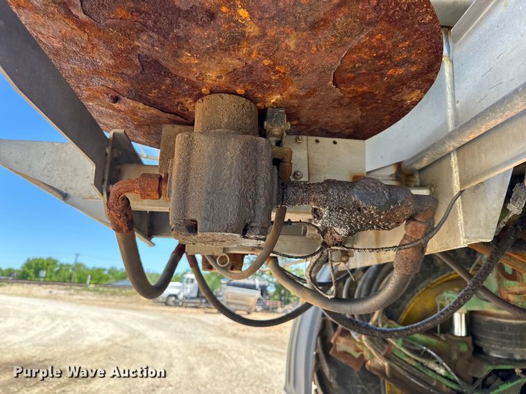 image for item EH6822 2012 John Deere 4940 spreader