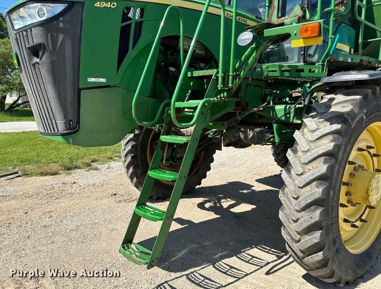 image for item EH6822 2012 John Deere 4940 spreader