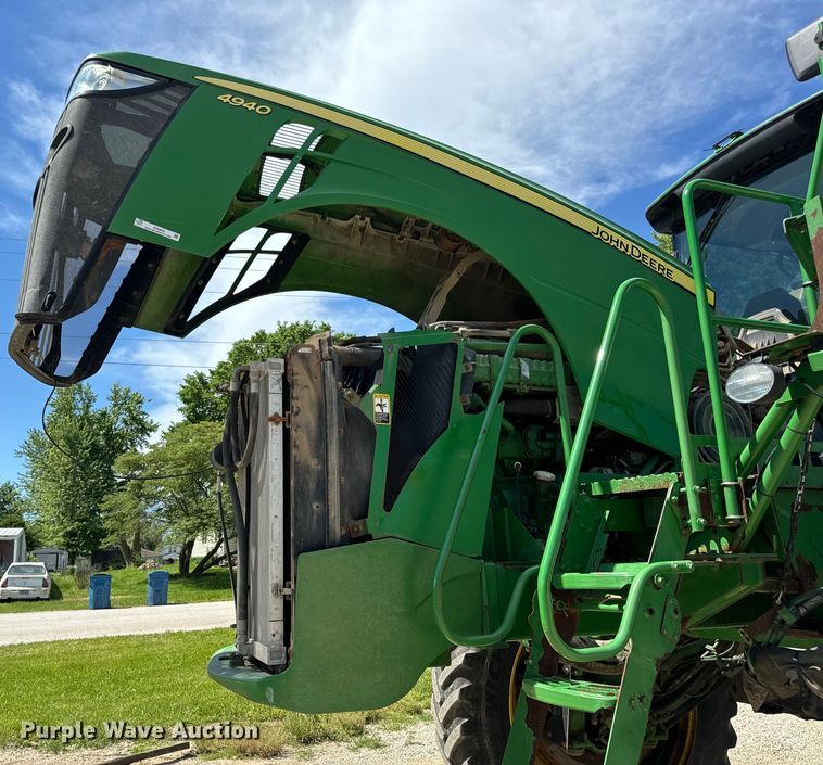 image for item EH6822 2012 John Deere 4940 spreader