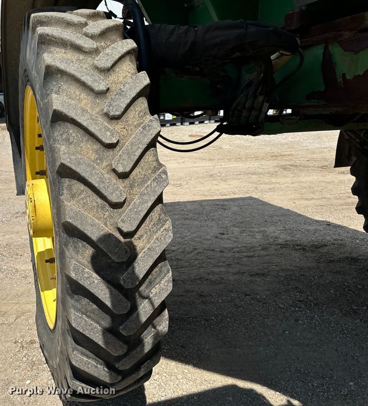 image for item EH6822 2012 John Deere 4940 spreader