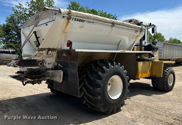 image for item EH6823 1994 Ag-Chem Terra Gator 1844 spreader