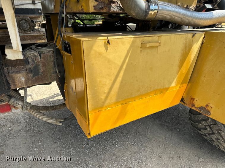 image for item EH6823 1994 Ag-Chem Terra Gator 1844 spreader