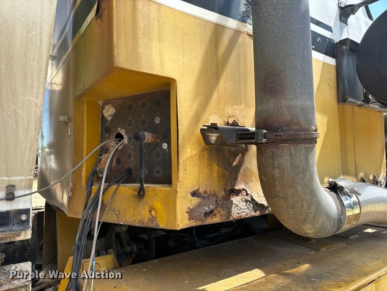 image for item EH6823 1994 Ag-Chem Terra Gator 1844 spreader