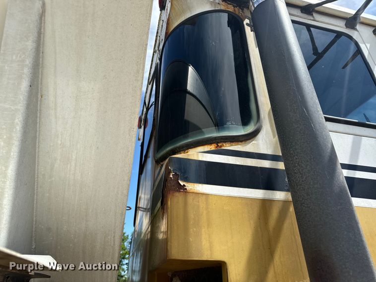 image for item EH6823 1994 Ag-Chem Terra Gator 1844 spreader