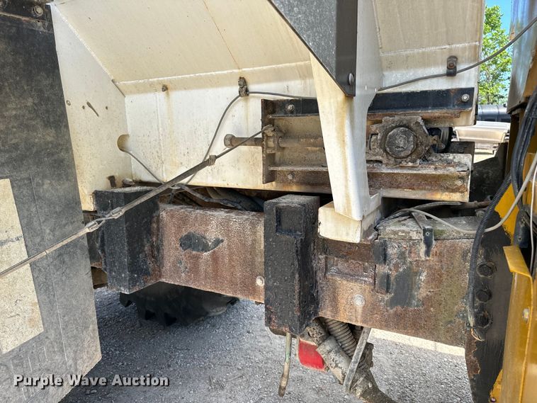 image for item EH6823 1994 Ag-Chem Terra Gator 1844 spreader