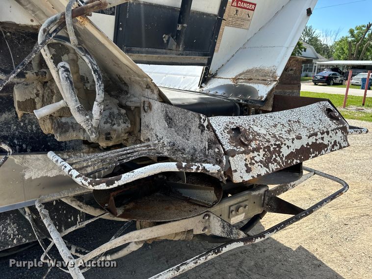 image for item EH6823 1994 Ag-Chem Terra Gator 1844 spreader