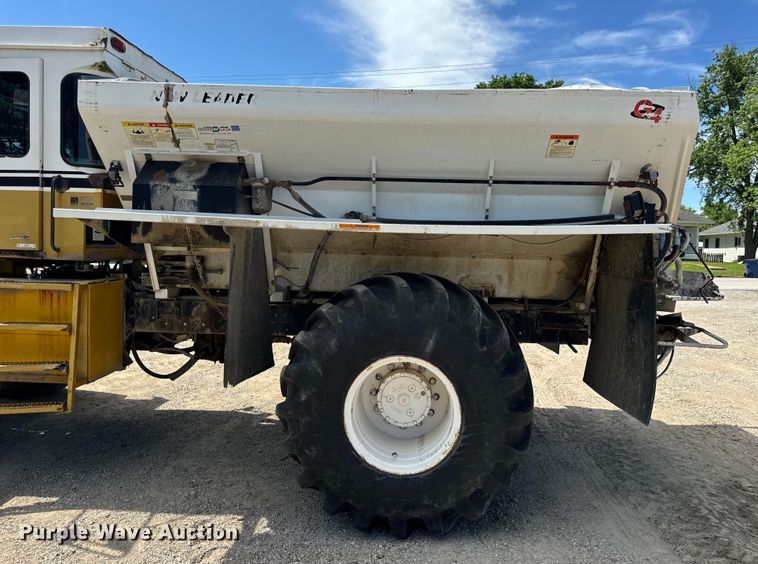 image for item EH6823 1994 Ag-Chem Terra Gator 1844 spreader