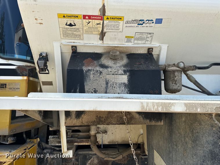 image for item EH6823 1994 Ag-Chem Terra Gator 1844 spreader