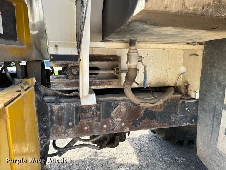 image for item EH6823 1994 Ag-Chem Terra Gator 1844 spreader