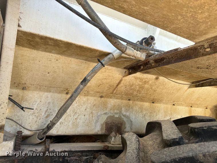 image for item EH6823 1994 Ag-Chem Terra Gator 1844 spreader