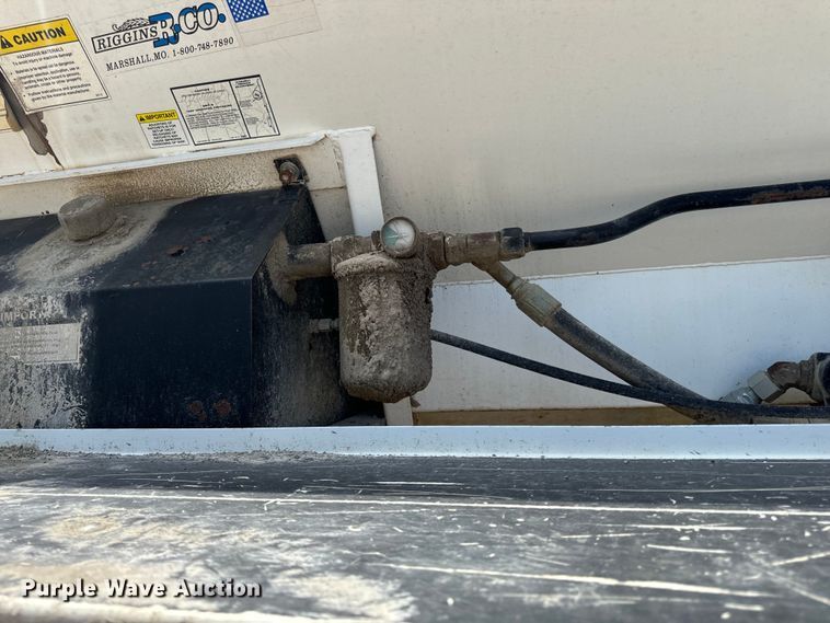 image for item EH6823 1994 Ag-Chem Terra Gator 1844 spreader