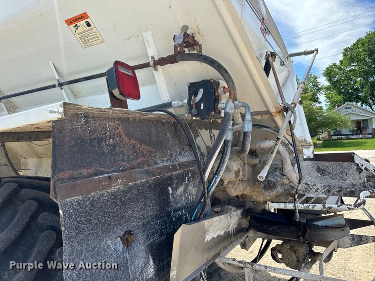 image for item EH6823 1994 Ag-Chem Terra Gator 1844 spreader