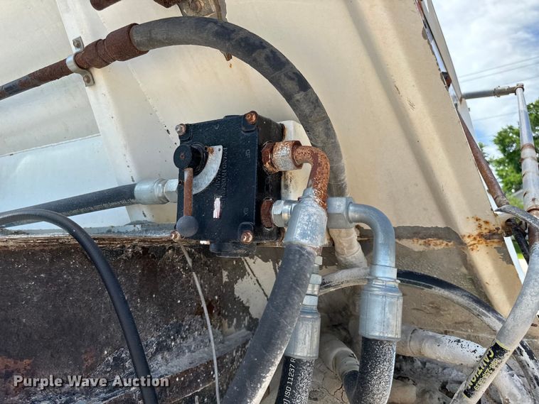 image for item EH6823 1994 Ag-Chem Terra Gator 1844 spreader