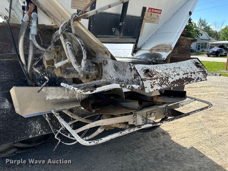 image for item EH6823 1994 Ag-Chem Terra Gator 1844 spreader