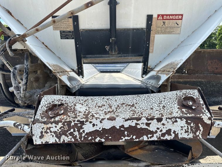 image for item EH6823 1994 Ag-Chem Terra Gator 1844 spreader