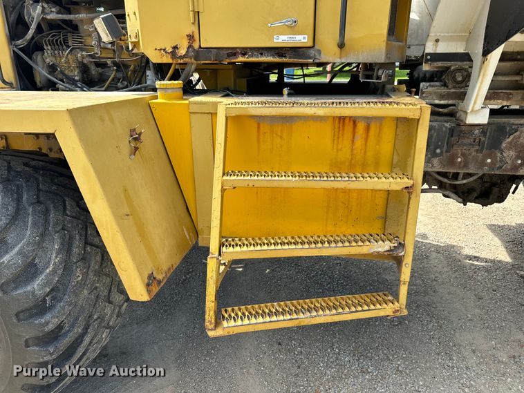 image for item EH6823 1994 Ag-Chem Terra Gator 1844 spreader