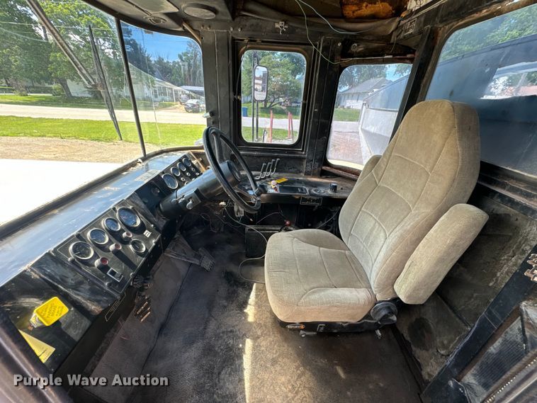 image for item EH6823 1994 Ag-Chem Terra Gator 1844 spreader