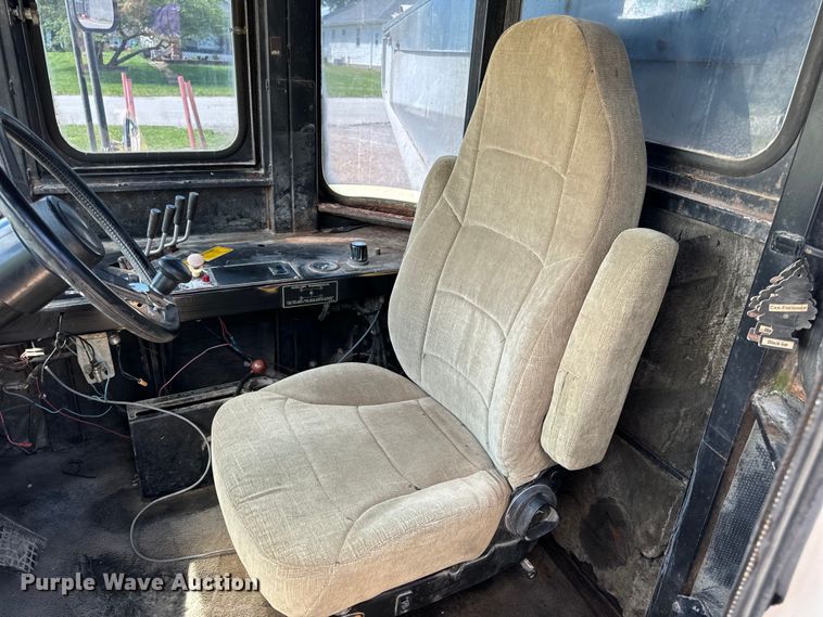 image for item EH6823 1994 Ag-Chem Terra Gator 1844 spreader