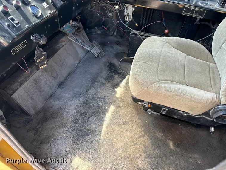 image for item EH6823 1994 Ag-Chem Terra Gator 1844 spreader