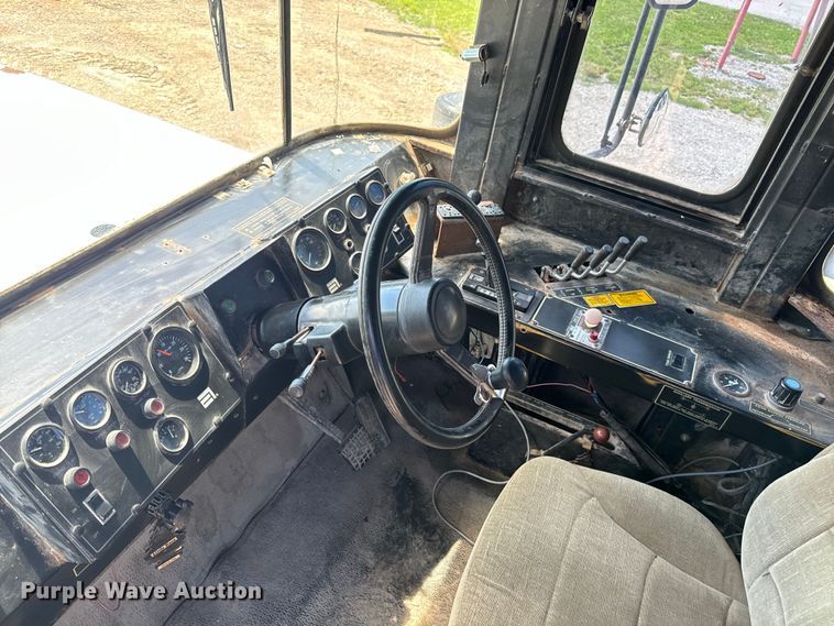 image for item EH6823 1994 Ag-Chem Terra Gator 1844 spreader