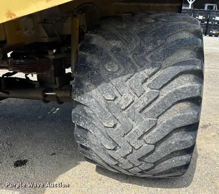 image for item EH6823 1994 Ag-Chem Terra Gator 1844 spreader