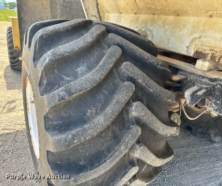 image for item EH6823 1994 Ag-Chem Terra Gator 1844 spreader