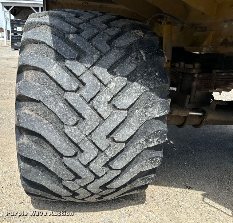 image for item EH6823 1994 Ag-Chem Terra Gator 1844 spreader