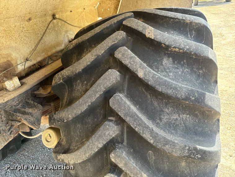 image for item EH6823 1994 Ag-Chem Terra Gator 1844 spreader