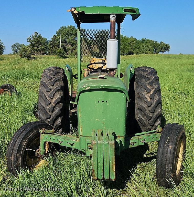image for item EI3854 1975 John Deere  1530 tractor