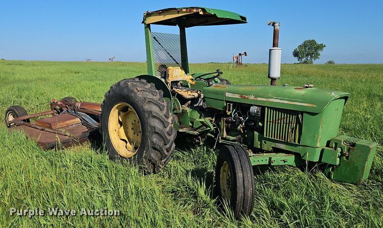 image for item EI3854 1975 John Deere  1530 tractor