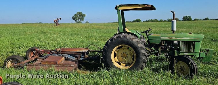 image for item EI3854 1975 John Deere  1530 tractor